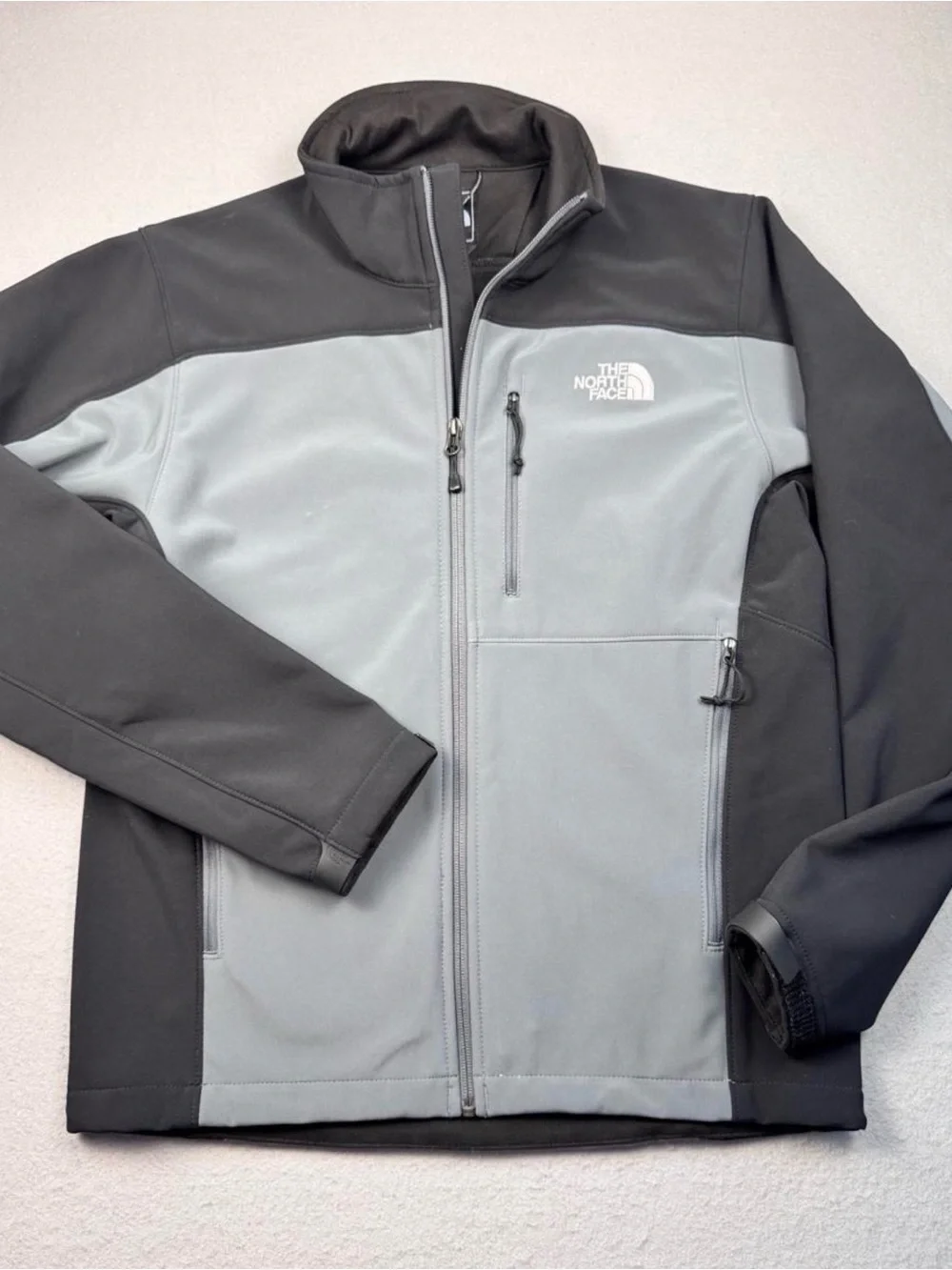 The North Face Men's Two-Tone Black & Light Gray Softshell Jacket